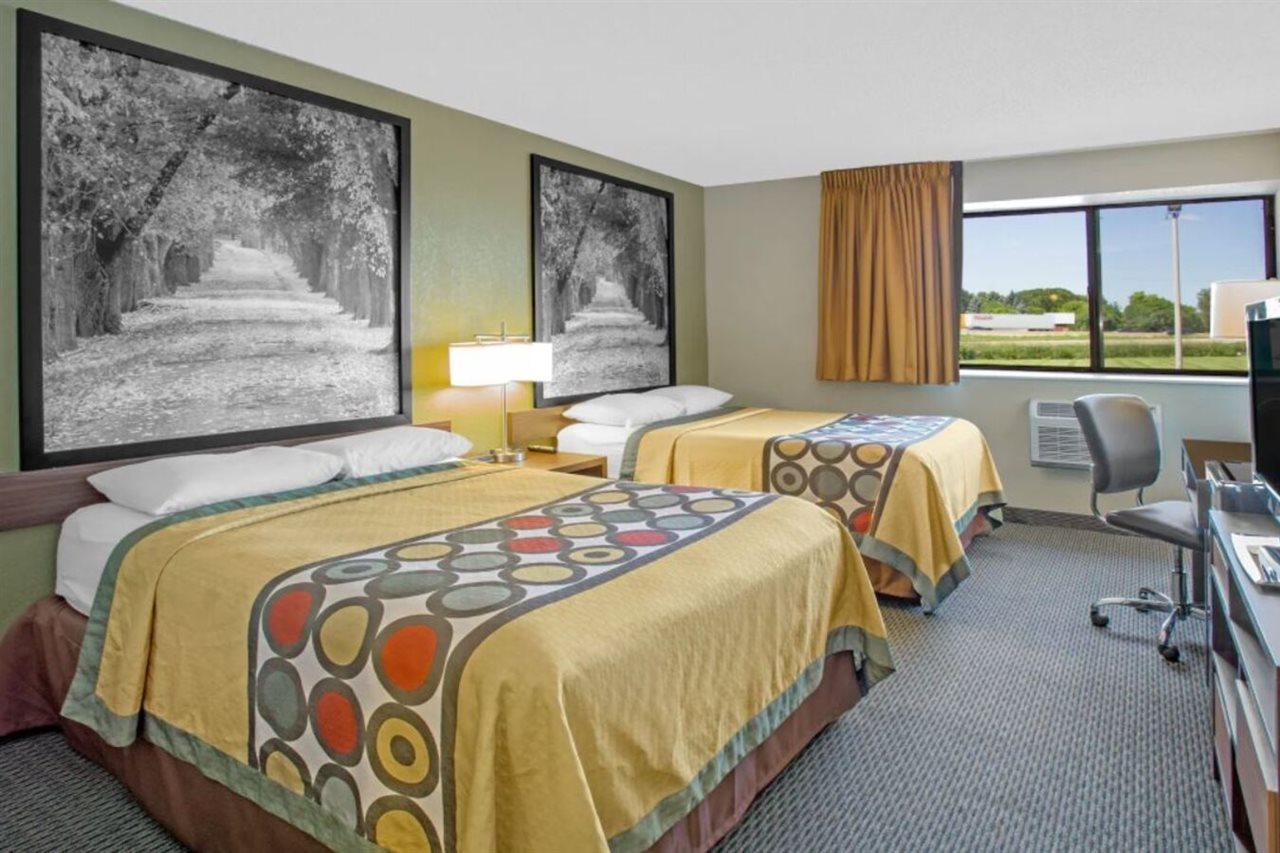 Hotel Super 8 By Wyndham Windsor/Madison North Zewnętrze zdjęcie