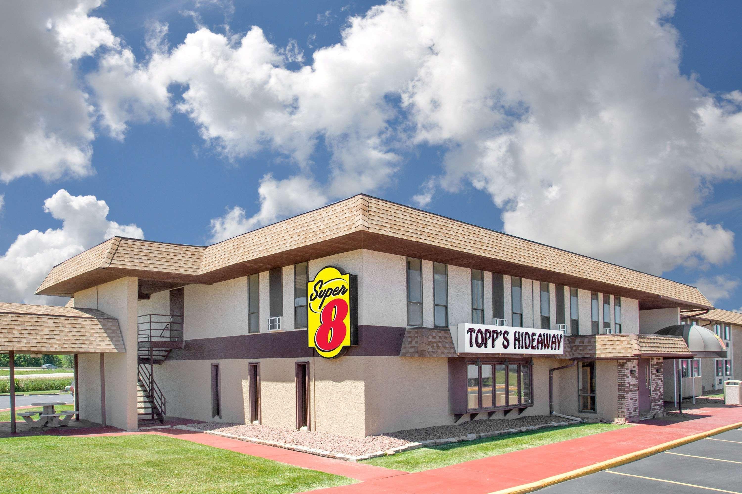 Hotel Super 8 By Wyndham Windsor/Madison North Zewnętrze zdjęcie