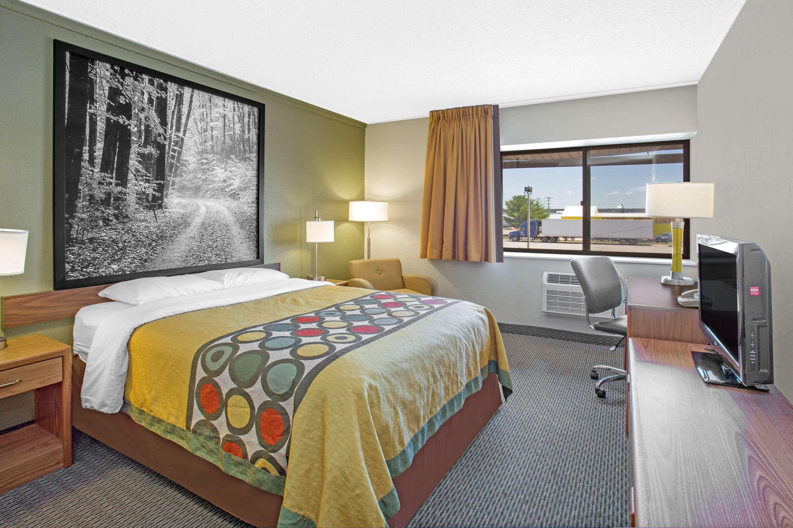 Hotel Super 8 By Wyndham Windsor/Madison North Zewnętrze zdjęcie