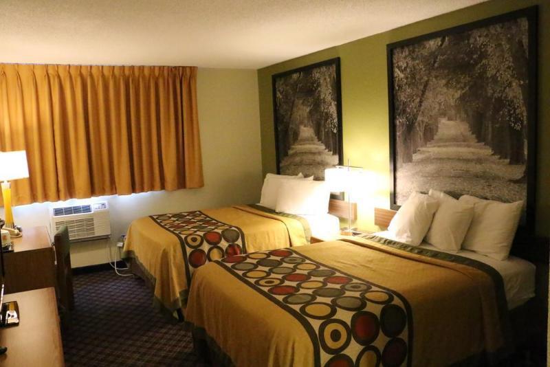 Hotel Super 8 By Wyndham Windsor/Madison North Zewnętrze zdjęcie
